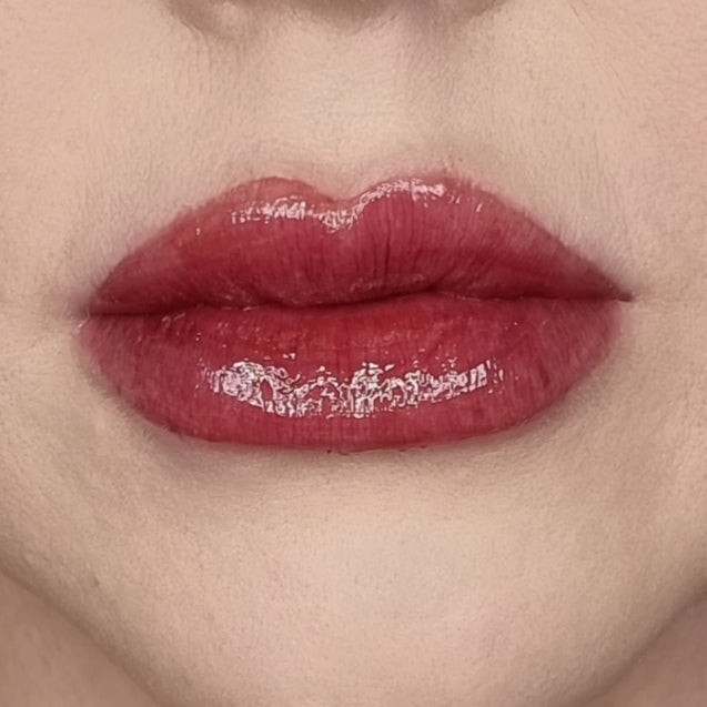 Glass Act Lip Gloss Mega Pint Centre of Attention Makeup